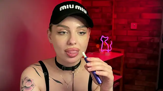 mari_grey webcam