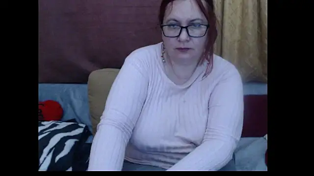 PlayfullMature webcam