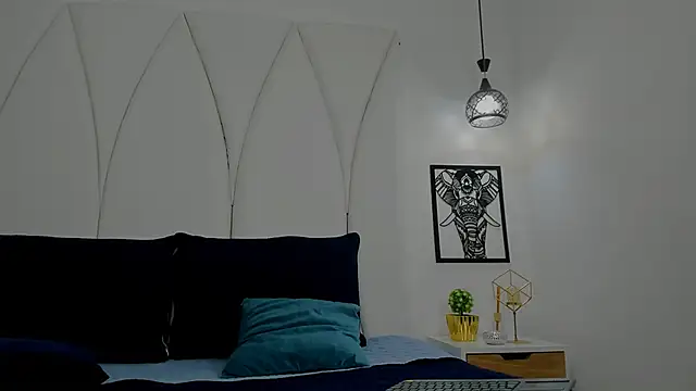 Mia_Reyesjs webcam