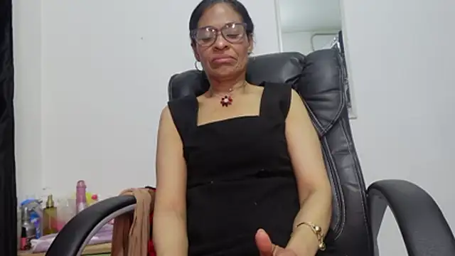 Aries_Mature webcam