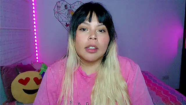 EllieMoonX webcam