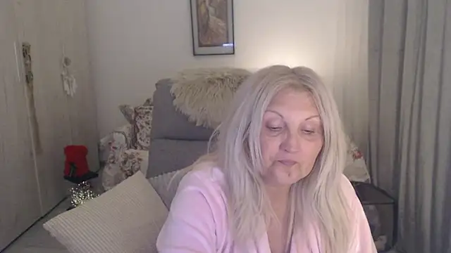 Divineblond webcam
