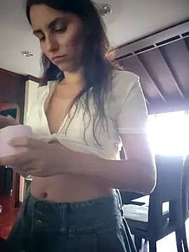 izabella_bella (F milf) - Boobs at the street 😍