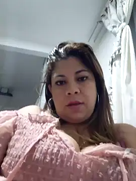 Laura-Hernandez webcam