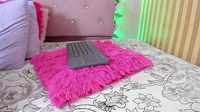 lovely__kiss__ webcam