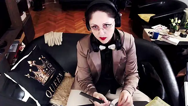 imperatriza (F milf) - Findom kink+bdsm+fetish room