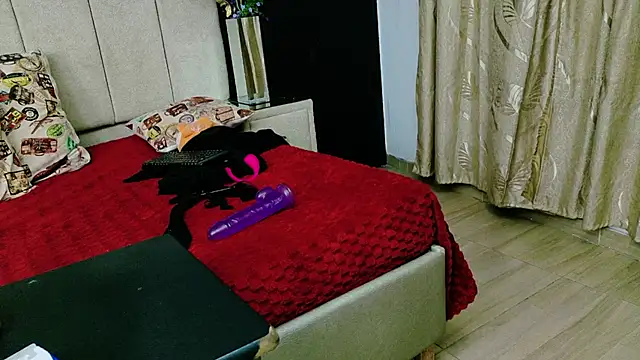 NikiEvanz webcam