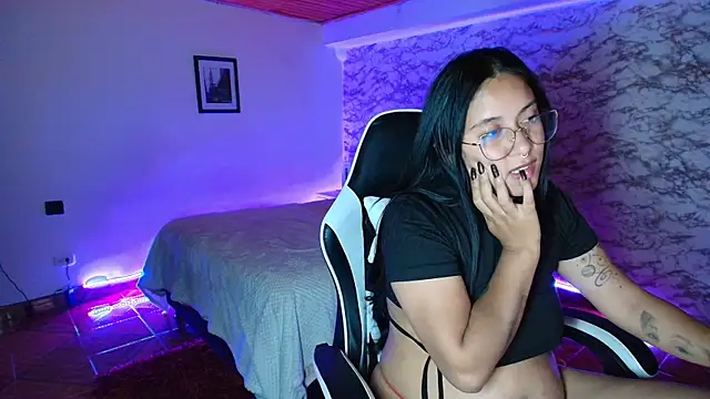 Camila_IRoose webcam