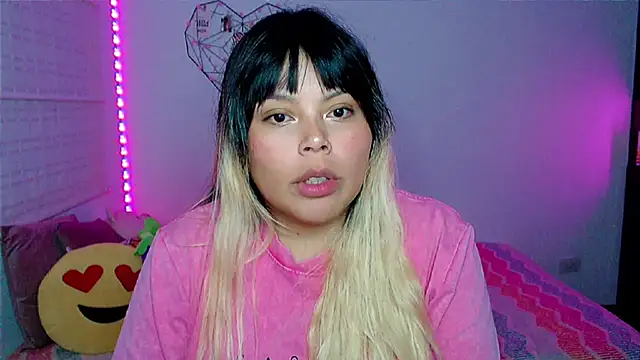 EllieMoonX webcam