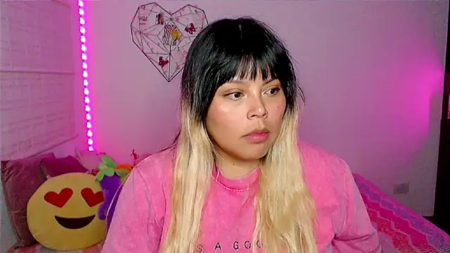 EllieMoonX webcam