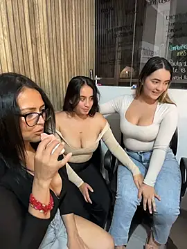 Antonella_Julieta live sex cam