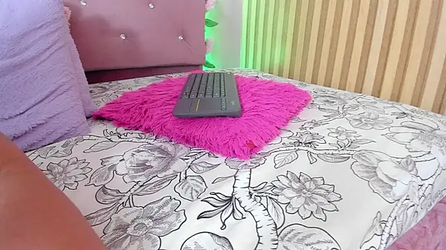 lovely__kiss__ webcam