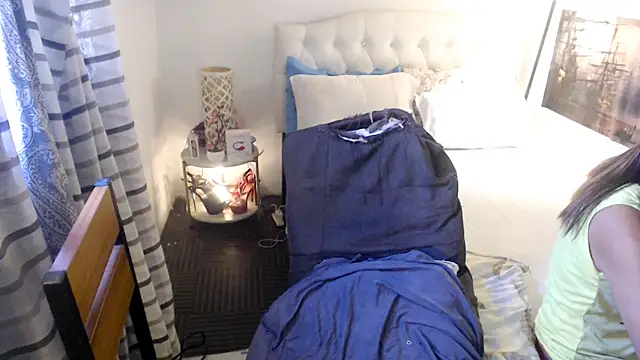 NinaDOM4CUM webcam