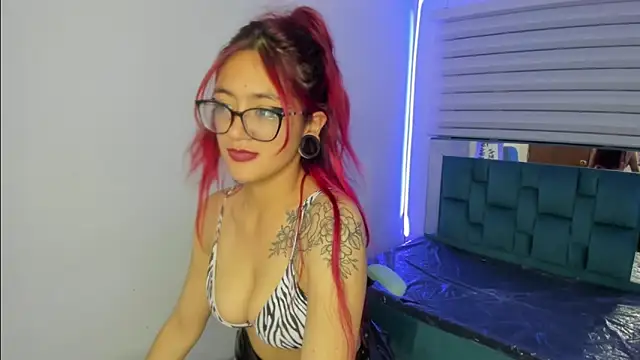 Sara_Red_X webcam