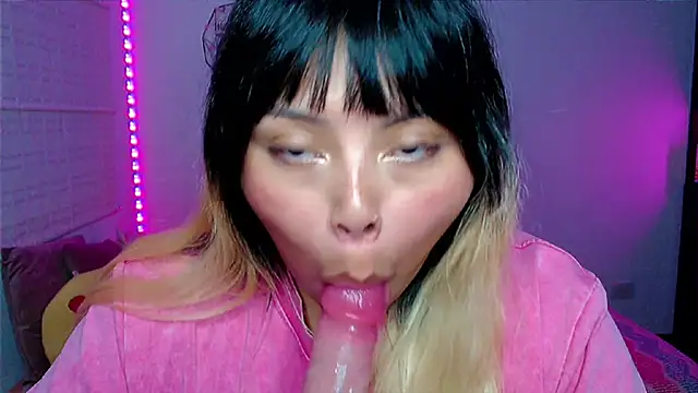 EllieMoonX webcam