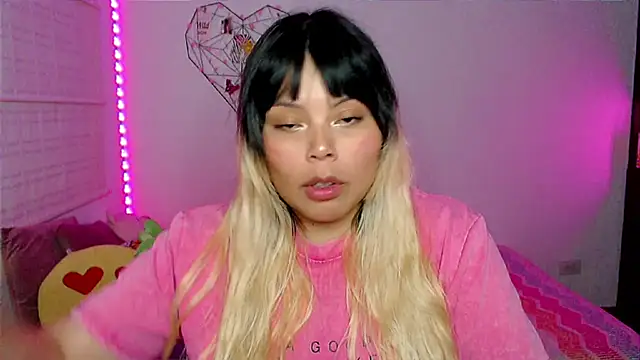 EllieMoonX webcam