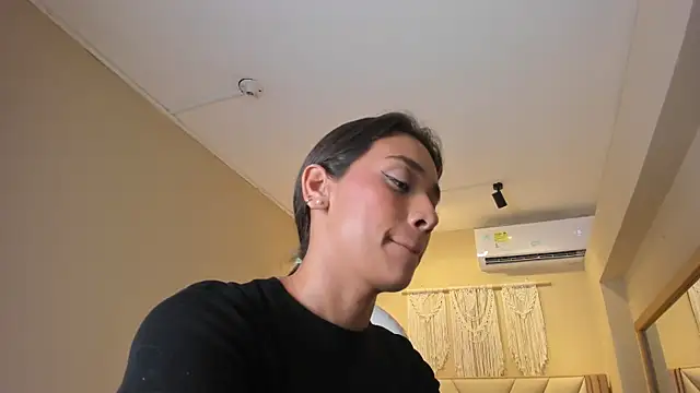 NahimiThompson webcam