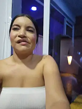 Pretty_Julieta webcam