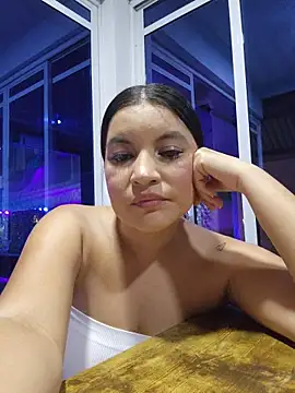 Pretty_Julieta webcam