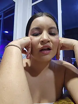 Pretty_Julieta webcam