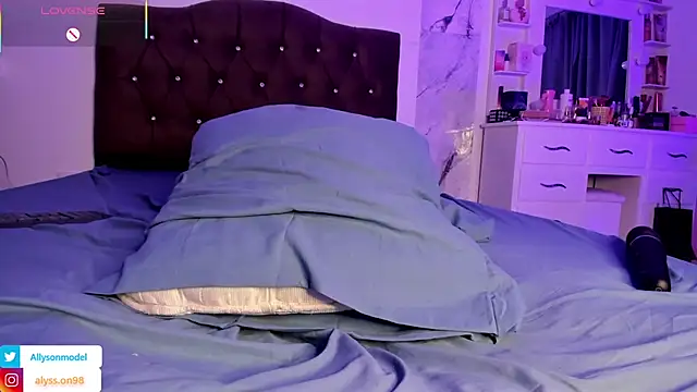 alysson_18 - Alysson_18's free webcam - UK Sex Cams