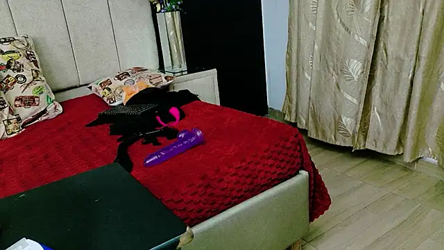 NikiEvanz webcam