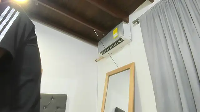 EsmeraldaNaim webcam