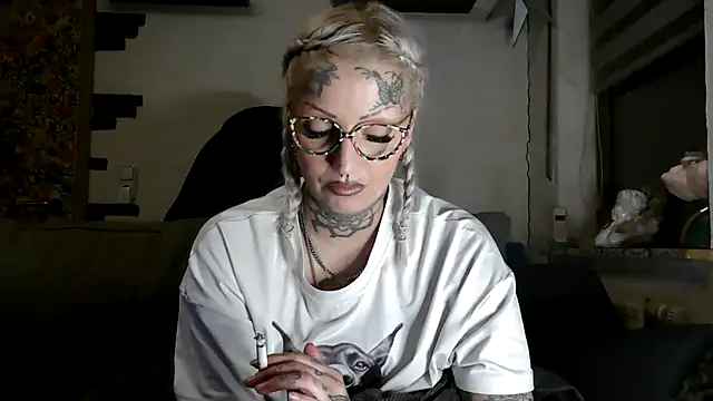 RoxxyInk webcam