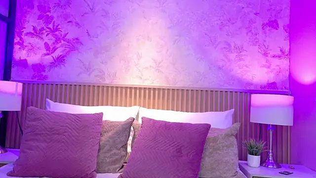 ValeriaMonet live sex cam