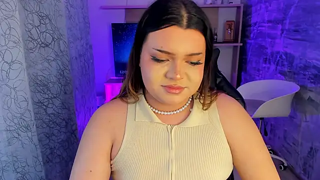 Maxxxine1 webcam