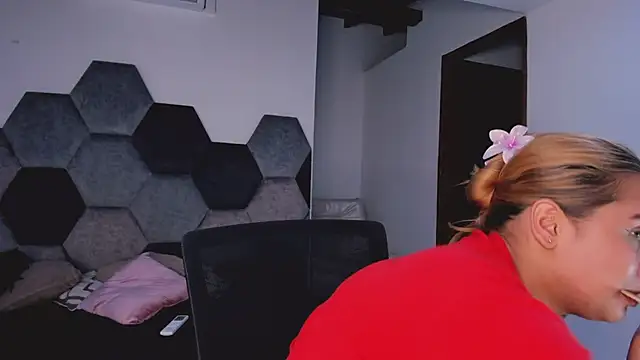 MikaelaStone webcam