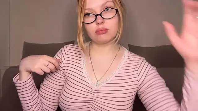 Ophelia_Ritz webcam