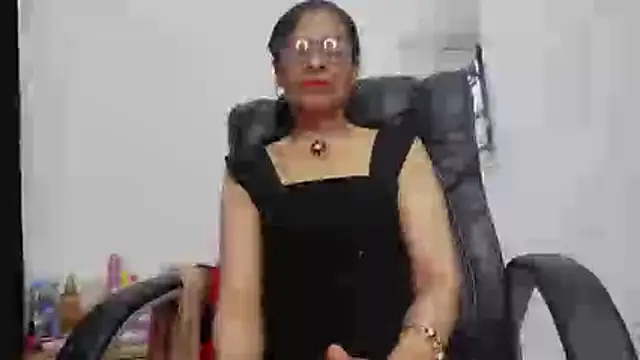 Aries_Mature webcam