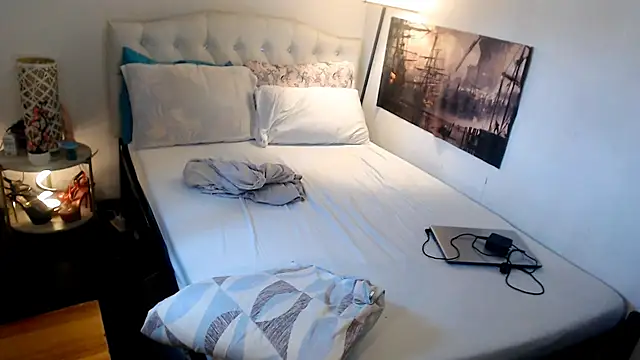 NinaDOM4CUM webcam