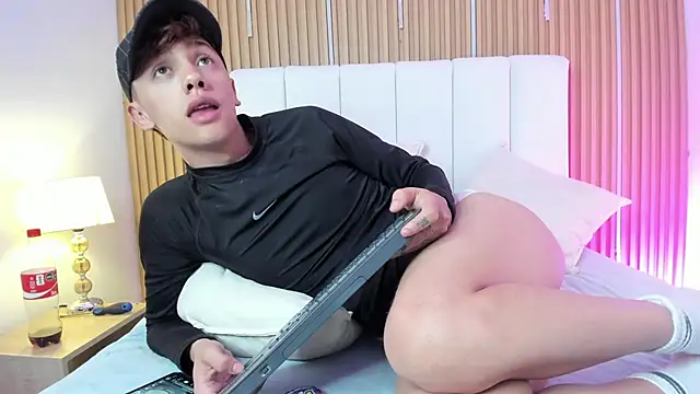 Tomy_Rox webcam