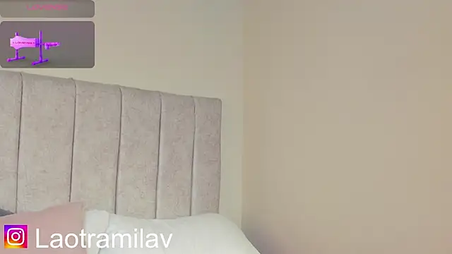 MilaVelour webcam