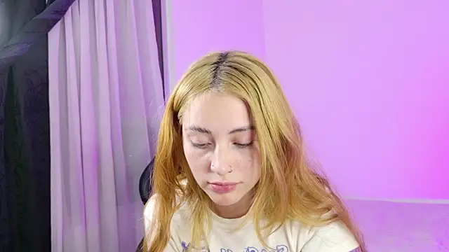 annie_mora webcam