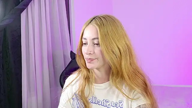 annie_mora webcam