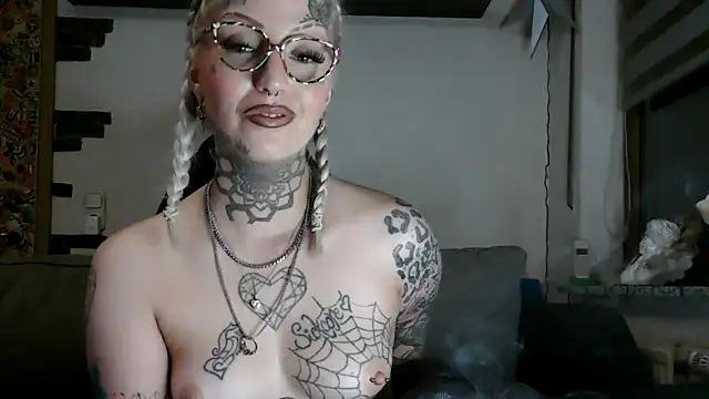 RoxxyInk webcam