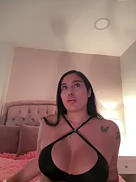 Bella__Wood webcam