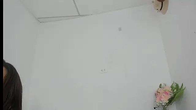 CurvyLatinaa_ webcam