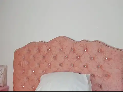 Melaniie_Hill webcam