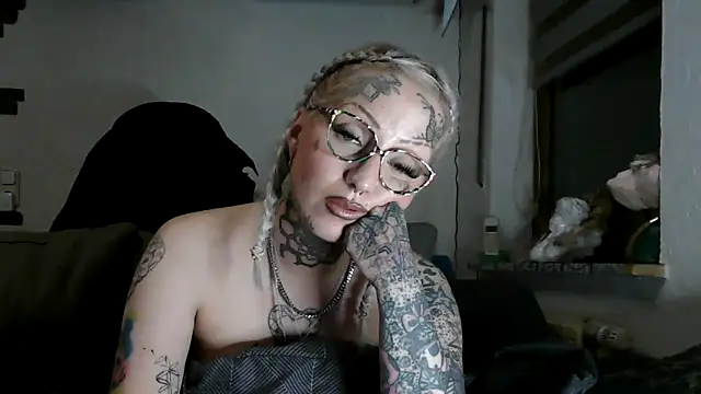 RoxxyInk webcam