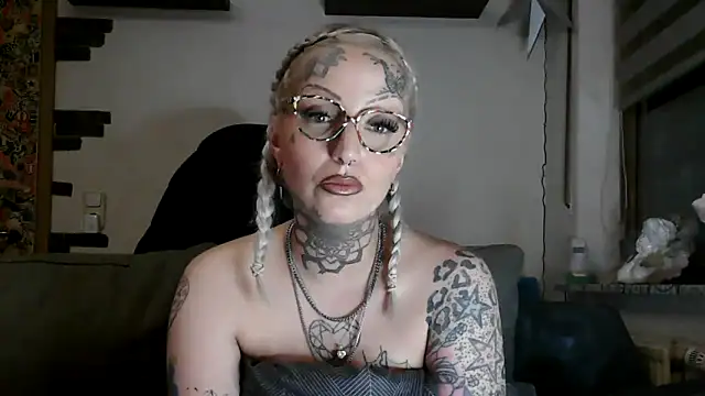 RoxxyInk webcam
