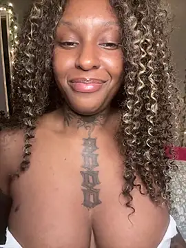 MistiSavannah from StripChat is Freechat