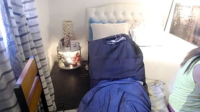 NinaDOM4CUM webcam
