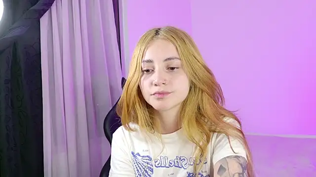 annie_mora webcam