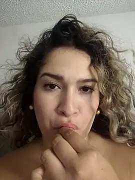 Sara_smiiith211 webcam
