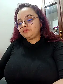 CURVY-HORNY webcam
