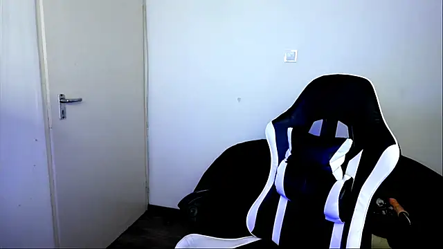 ShyHotNerd webcam